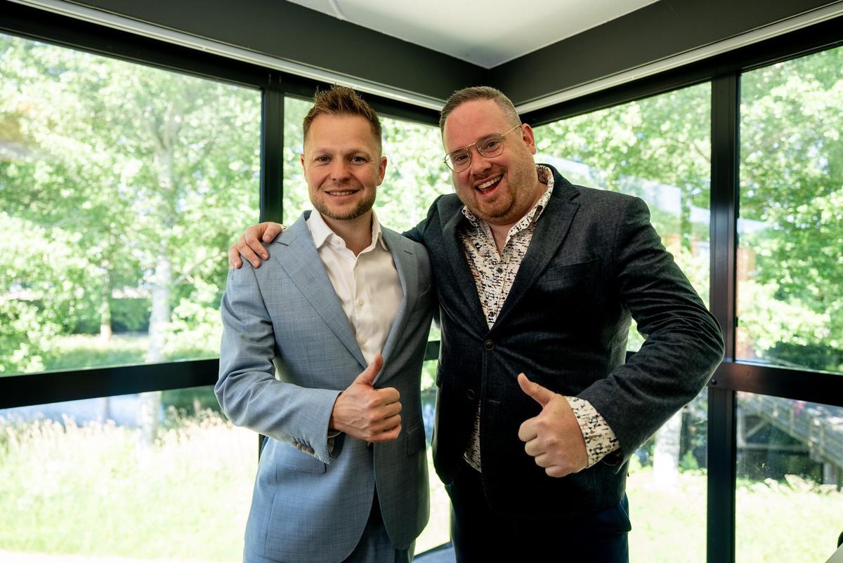 Zakelijke handdruk - Computerservice Almere als ICT-partner voor MKB in Almere